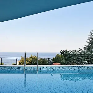 In Ziza, Rooftop Swimming Pool Appartement